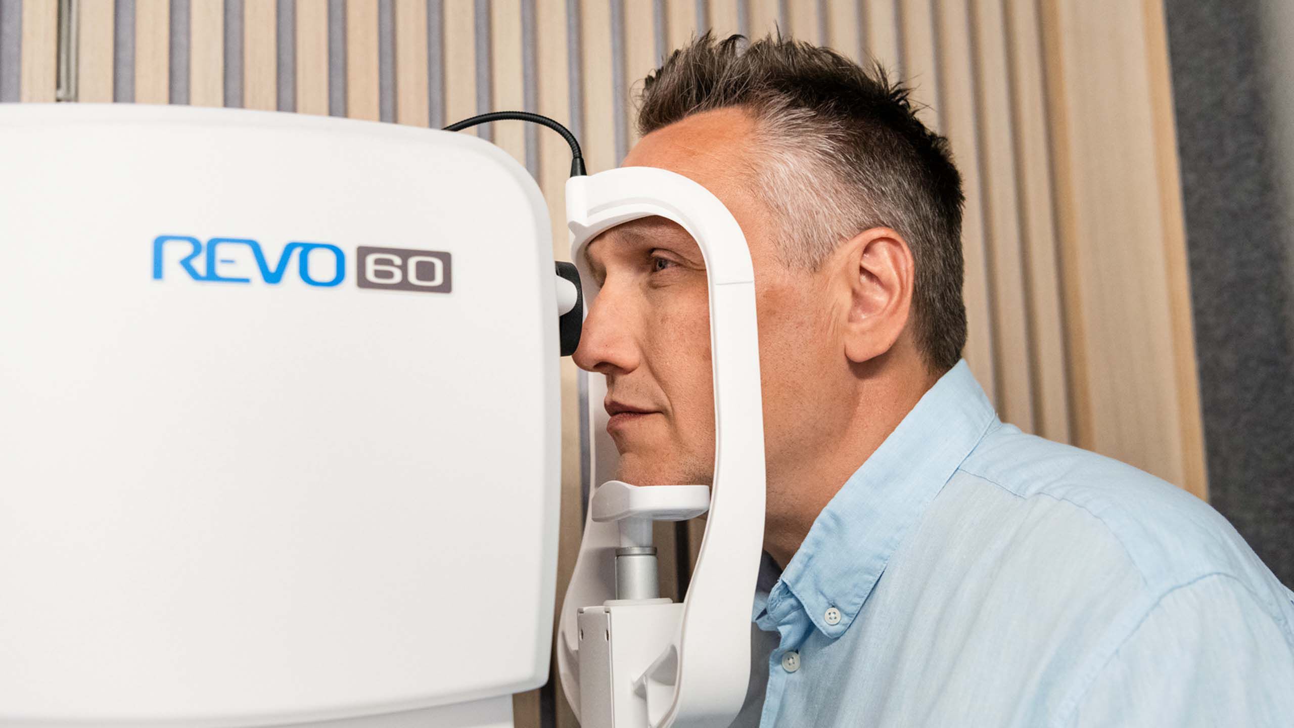 OCT-kuvauksessa oleva mies